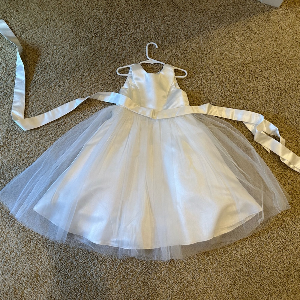 Elegant White Sleeveless Tulle Dress